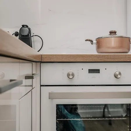 Adagio 1- Studio, Old Town